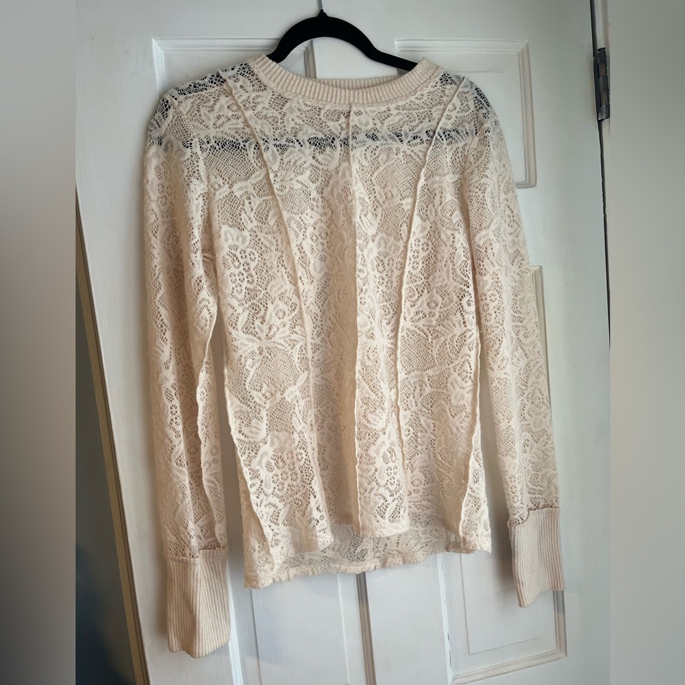 Gimmicks by BKE Cream Lace Knit Top Buckle